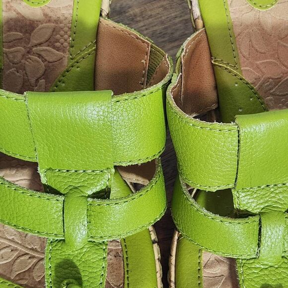b.o.c. Green Leather Cork Sole Wedge Sandals Size 9 Green Leather Wedges - Picture 4 of 13